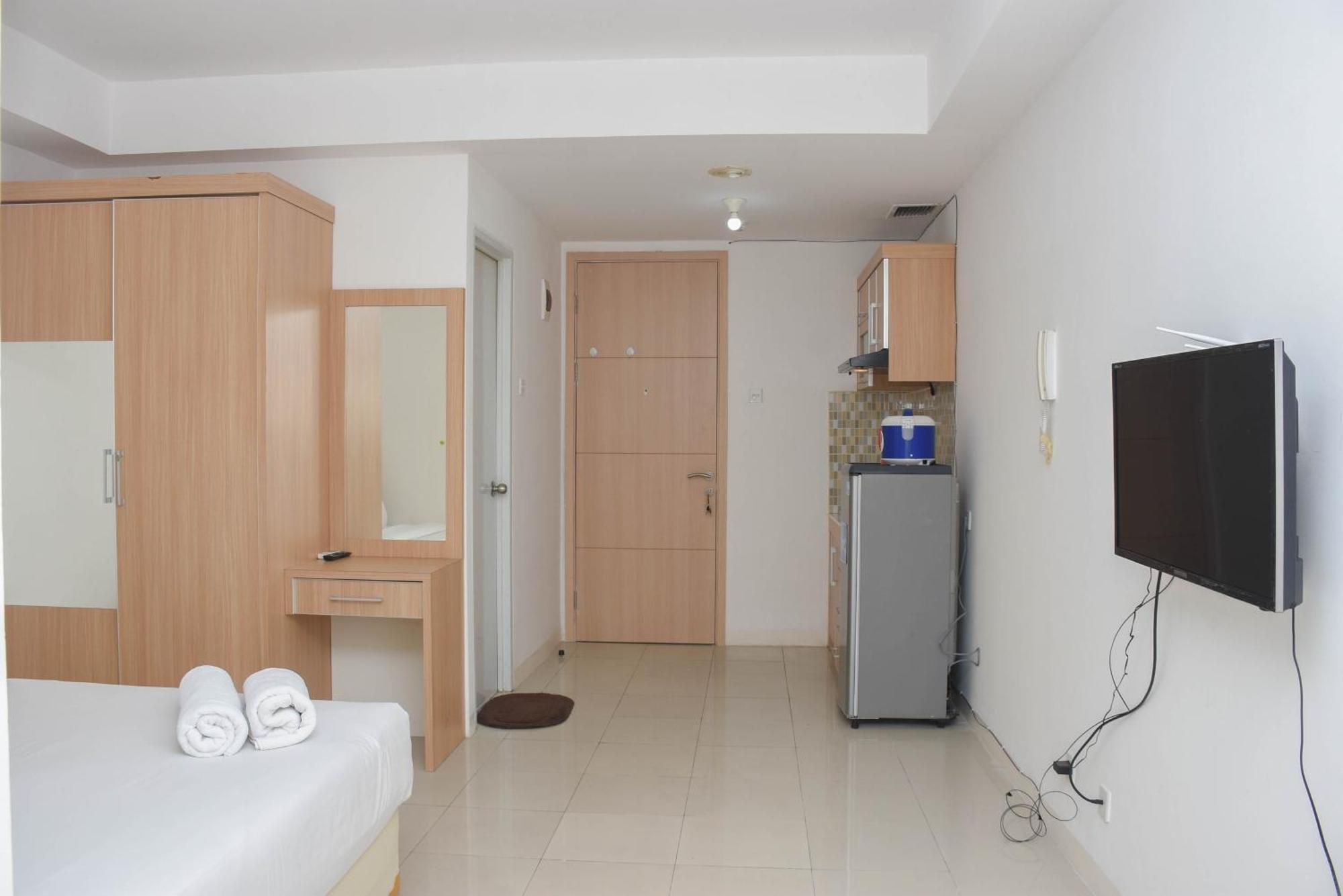 Apartment Cozy And Strategic At Bassura By Travelio