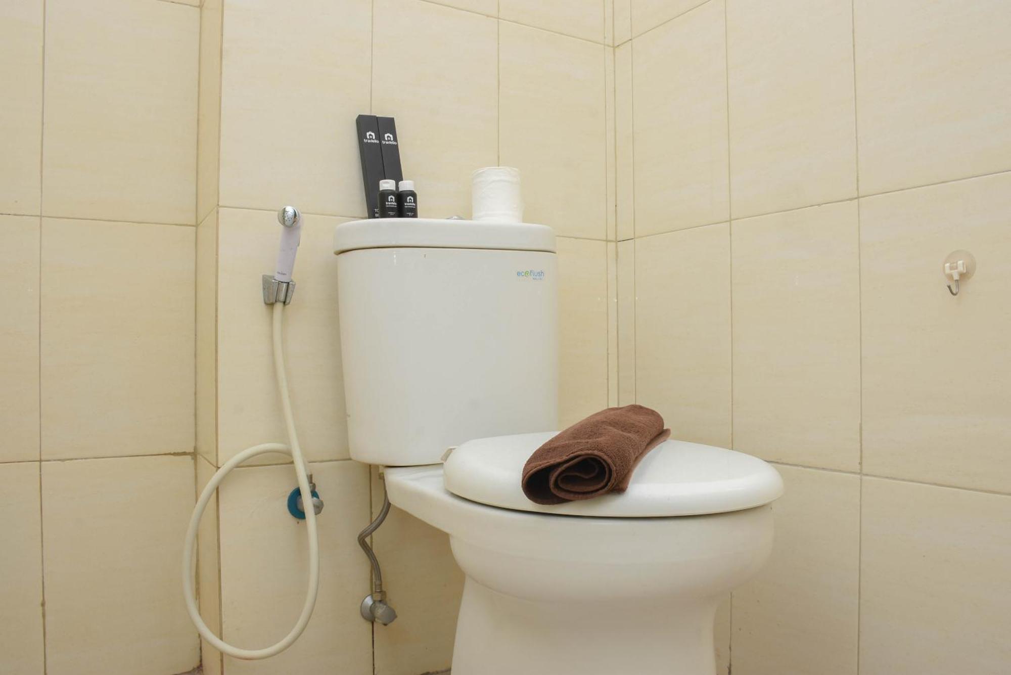 Apartment Cozy And Strategic At Bassura By Travelio Jakarta